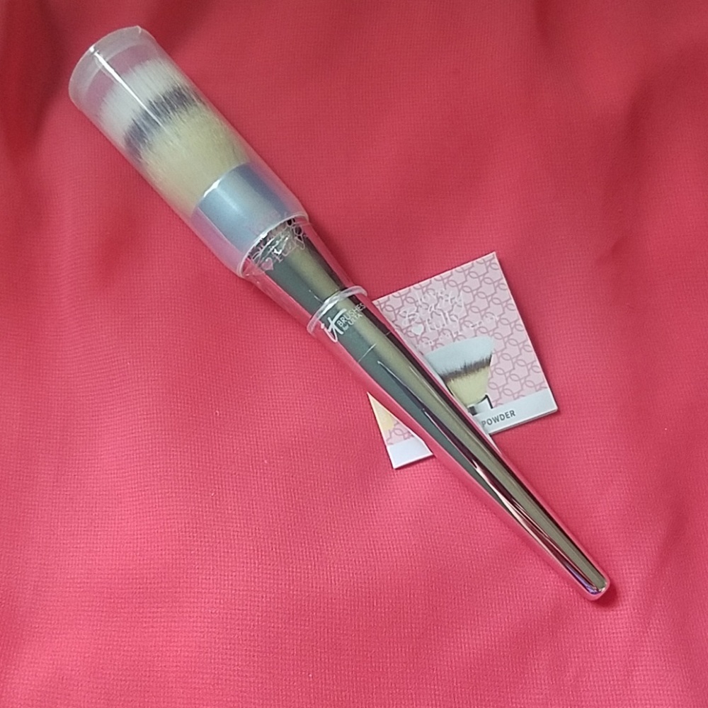 it Cosmetics Flawless Powder Brush. NEW.
